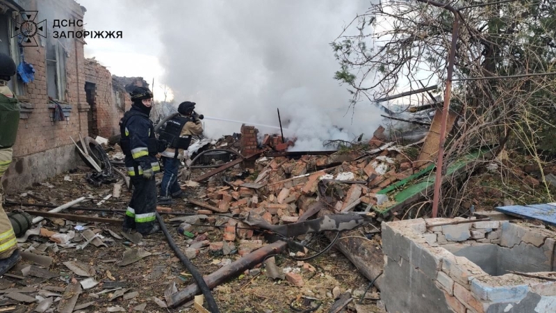 У Пологівському районі ворожий обстріл спричинив займання двох будівель