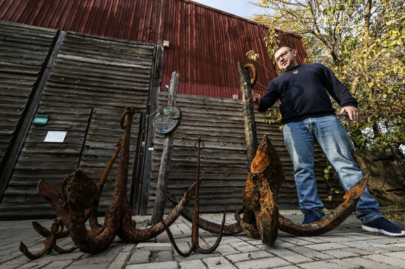 На Хортиці презентували знайдені поблизу острова якорі XVIII століття, - ФОТО