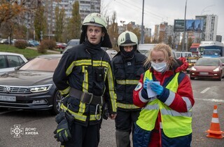 Аварія на Теремках: рятувальники показали фото із місця ДТП