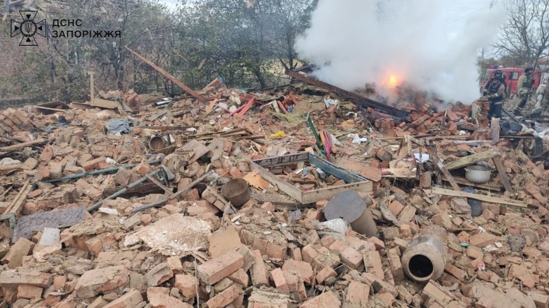 У Пологівському районі ворожий обстріл спричинив займання двох будівель