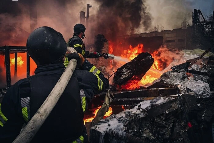 Є постраждалий та руйнування: фото наслідків обстрілу Київщини