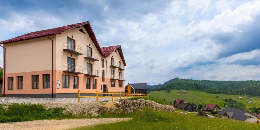 готель шепіт лісу