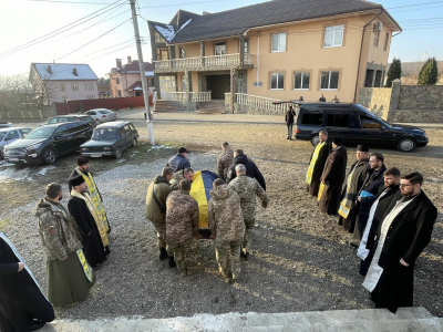 Сьогодні у Чернівцях попрощалися із воїном Дмитром Ростоцьким - фото