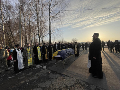 Сьогодні у Чернівцях попрощалися із воїном Дмитром Ростоцьким - фото