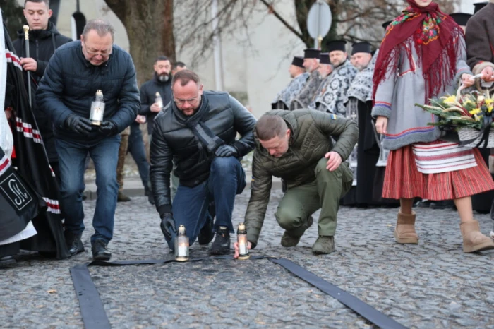 У Луцьку запалили лампадки та відслужили панахиду за жертвами Голодомору