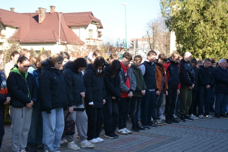 У Надвірній відкрили меморіал загиблому на війні Василю Ревуцькому (ФОТО)