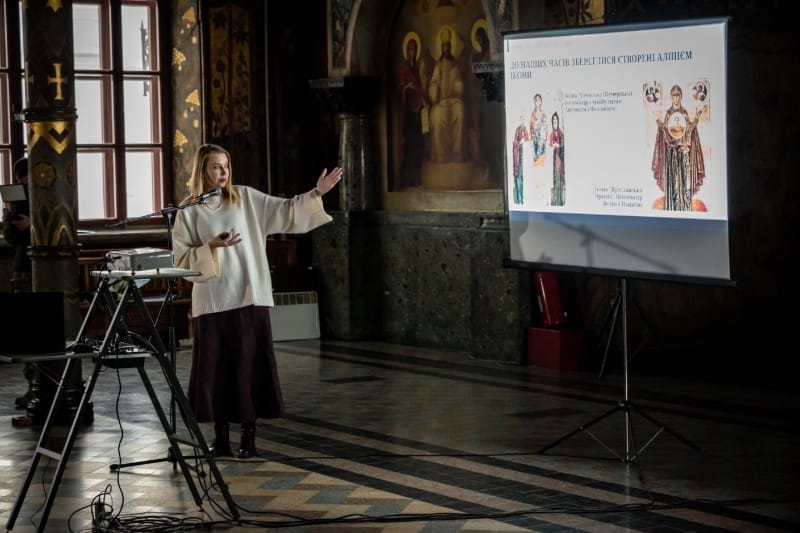 У Києво-Печерській лаврі урочисто освятили та передали військові ікони двом бригадам ЗСУ