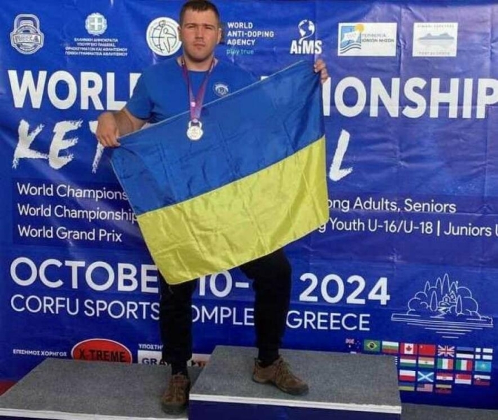 "Чудовий результат": спортсмен з Тернополя здобув "срібло" на Чемпіонаті світу з гирьового спорту (ФОТО)