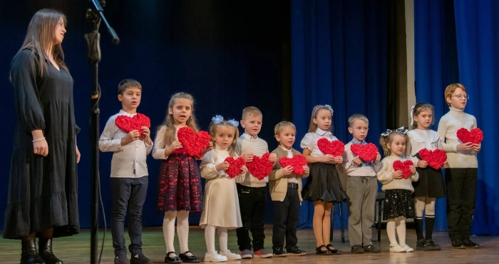 Благодійний концерт дітей з інвалідністю у Луцьку зібрав повну залу людей