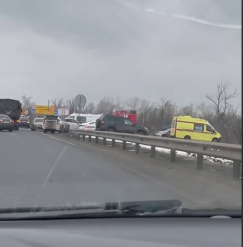 На окупованій Луганщині «Урал» окупантів на мосту зіткнувся з «Мерседесом», а потім автомобілі впали у річку, - ВІДЕО