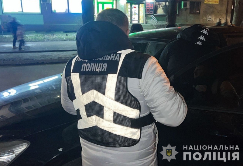 У Запоріжжі поліція затримала чоловіка, який за 10 тисяч доларів США пропонував послугу з ухилення від мобілізації