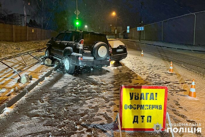 Вечірнє зіткнення на Петлюри: у ДТП постраждала 34-річна водійка "Skoda"