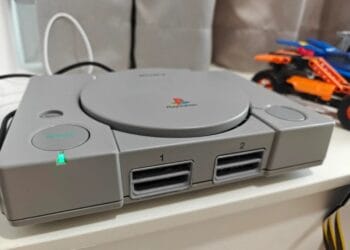 Ентузіаст перетворив ретро-консоль PlayStation 1 на сучасний ігровий ПК
