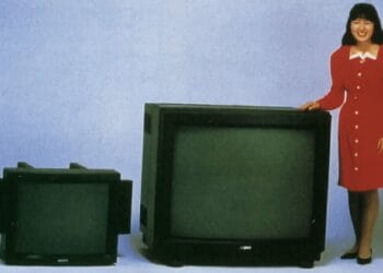 Ютубер врятував від знищення 45” ЕПТ-телевізор Sony вагою 200 кг і вартістю $40 000