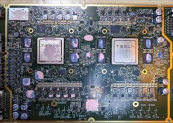 На нових авто Tesla збоїть комп’ютер автопілота – вже після кількох десятків чи сотень км пробігу