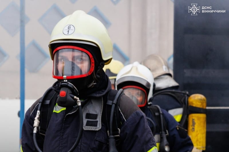 Рятувальниці тренувалися у вогневому контейнері