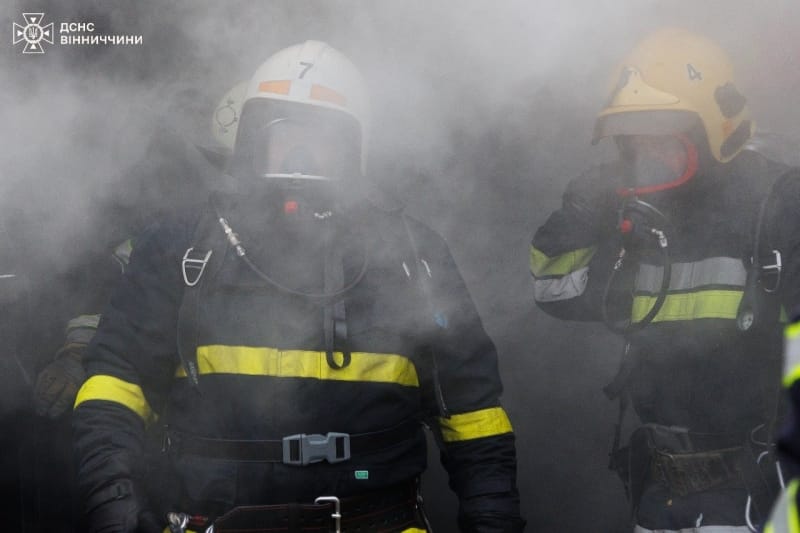 Рятувальниці тренувалися у вогневому контейнері