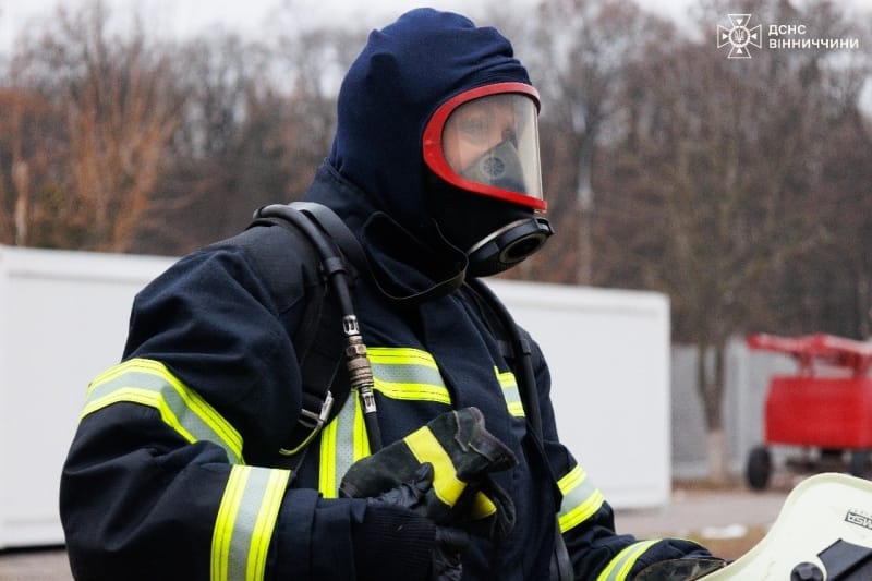 Рятувальниці тренувалися у вогневому контейнері