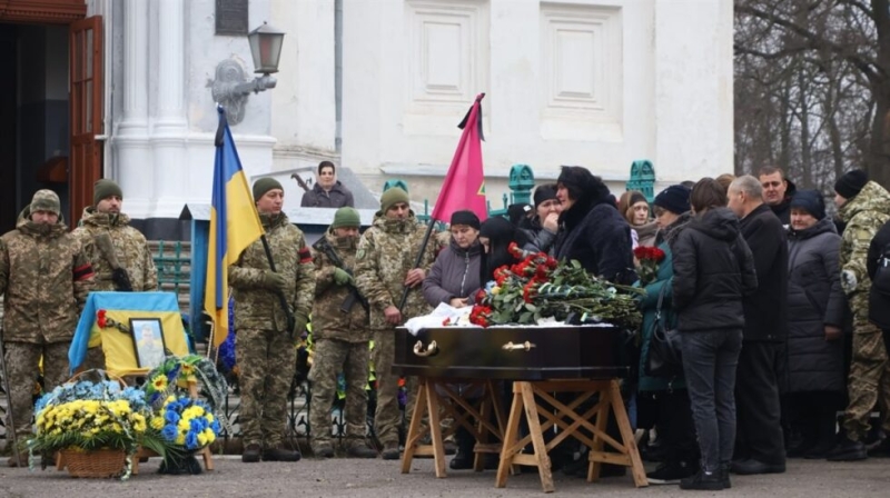 У Глухові попрощалися з воїном Олександром Плаховим