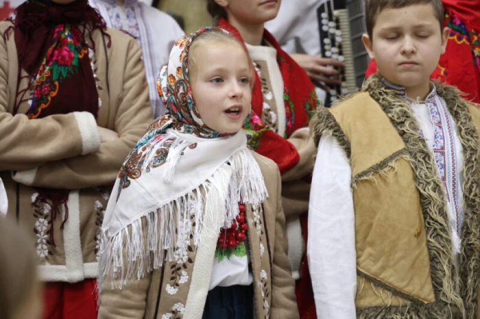 У «Різдвяній майстерні» у Луцьку вчилися готувати кутю та розписувати пряники