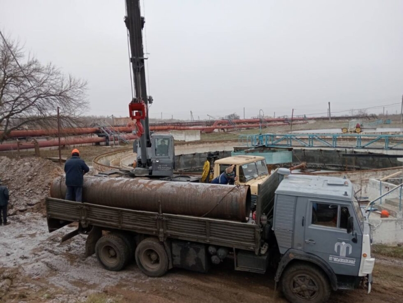 У Сумах водоканалівці замінюють зношений повітровод