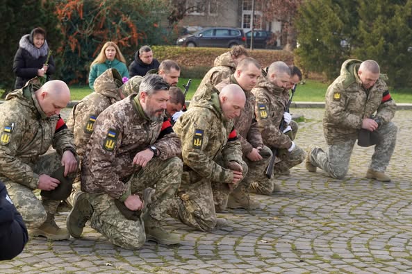 Ужгород сьогодні, 2 грудня, попрощався із 50-річним захисником Ігорем Козелом