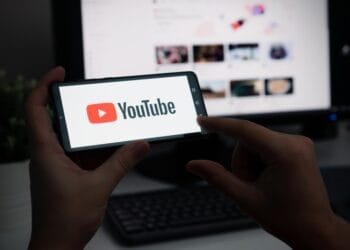 YouTube розпочинає боротьбу з клікбейтом — поки що м’яку