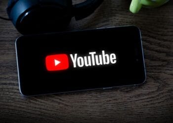 YouTube тестує голосові відповіді на коментарі від творців контенту