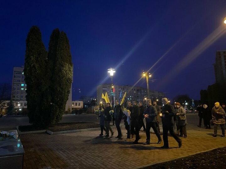 Майже 400 тернополян прийшли відзначити 116 річницю з дня народження Степана Бандери