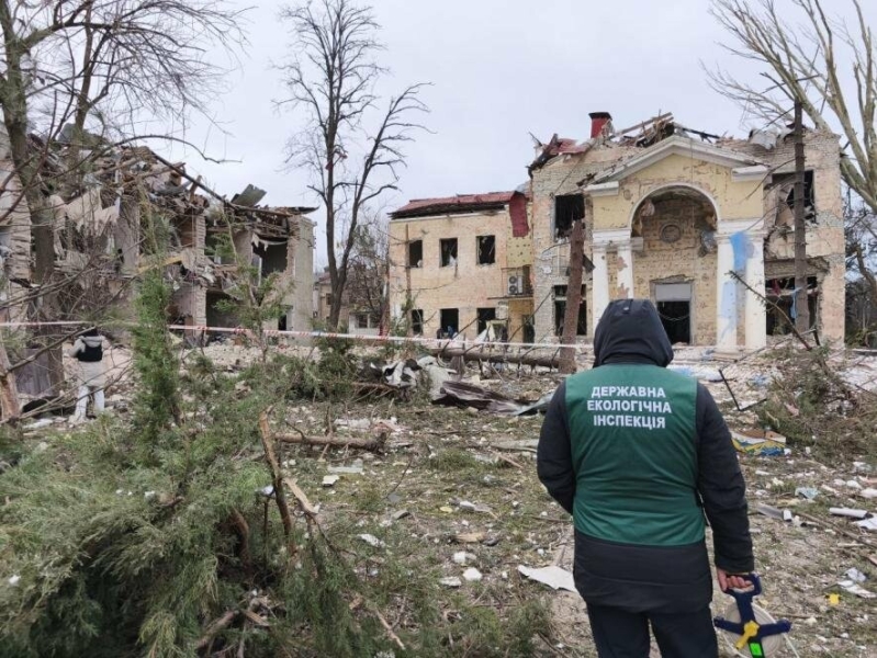 Внаслідок атак по Запоріжжю будівельним відходами і уламками засмічена площа у понад 6 тисяч м2