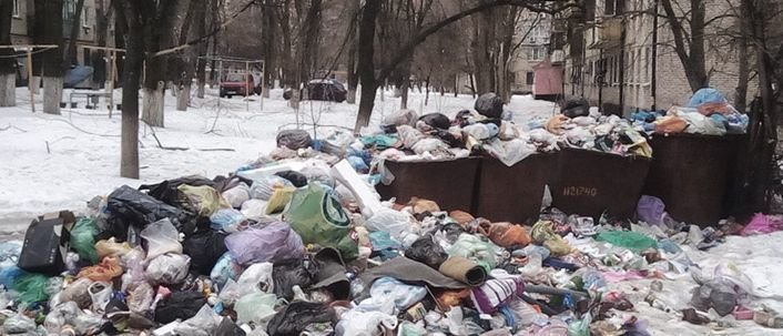 У Луганську не вистачає до 40% водіїв для вивезення сміття і його прибиральників