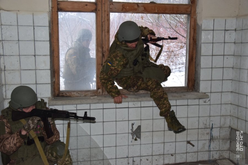 Хмельницькі гвардійці вдосконалюють навички ведення бою в урбанізованій місцевості