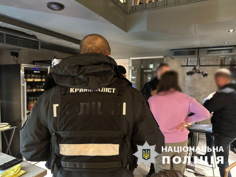 У столичному кафе конфлікт між двома чоловіками закінчився стріляниною