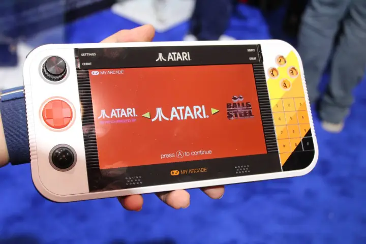 Atari Gamestation Go — перший «живий» погляд на портативну ретро-консоль за $150