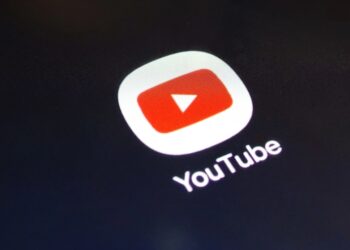 «Йди пиши у Твіттері»: в Україні тепер доступна функція ШІ-коментарів для YouTube (але працює вона дуже «агресивно»)