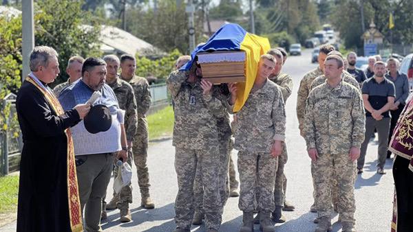 “Ми до останнього думали, що Бог його вбереже”: історія прикарпатського воїна Любомира Гулія, який загинув на фронті (ФОТО)