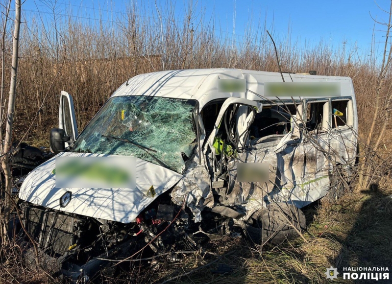 На Дубенщині у ДТП потрапив мікроавтобус: дев’ять травмованих (ФОТО)