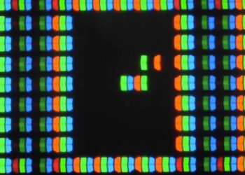Програміст створив гру «Змійка» на субпікселях монітора