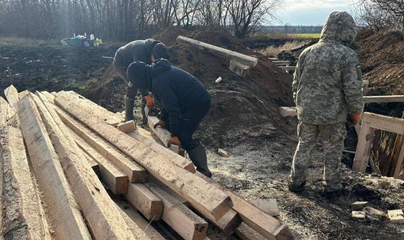 Рівняни будують оборонні рубежі на Дніпропетровщині, в сторону якої наступає армія Росії