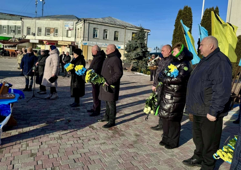 У Корці прощаються з воїном, який загинув під час штурму