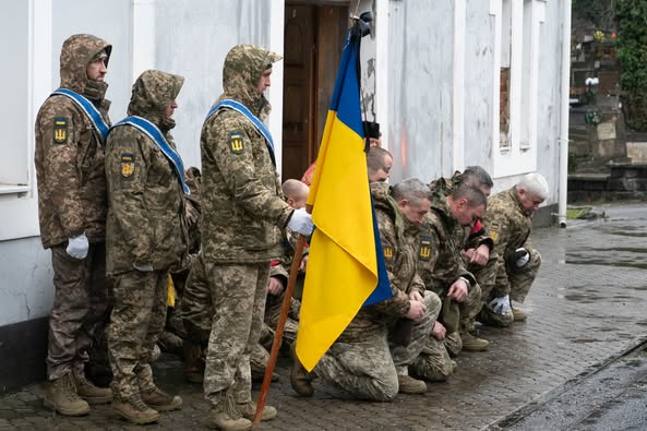 В Ужгороді сьогодні, 10 січня, провели в останню земну дорогу 47-річного військовослужбовця Віталія Боднарчука