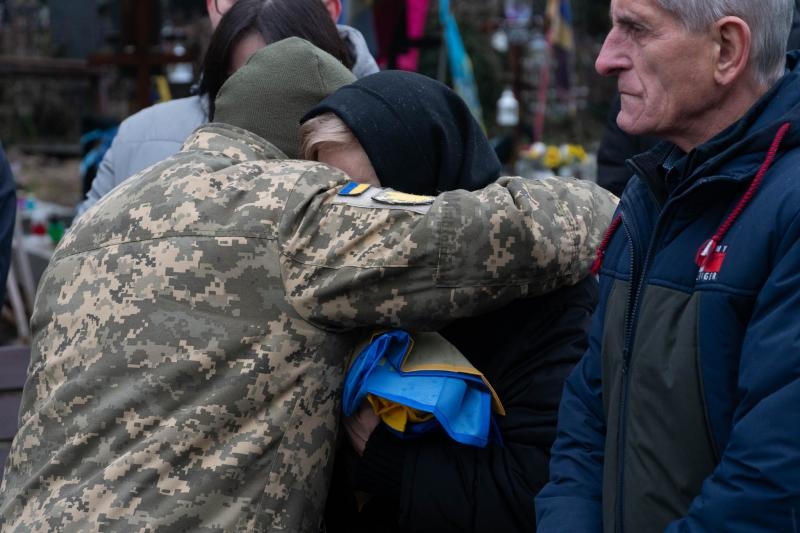 В Ужгороді сьогодні, 10 січня, провели в останню земну дорогу 47-річного військовослужбовця Віталія Боднарчука