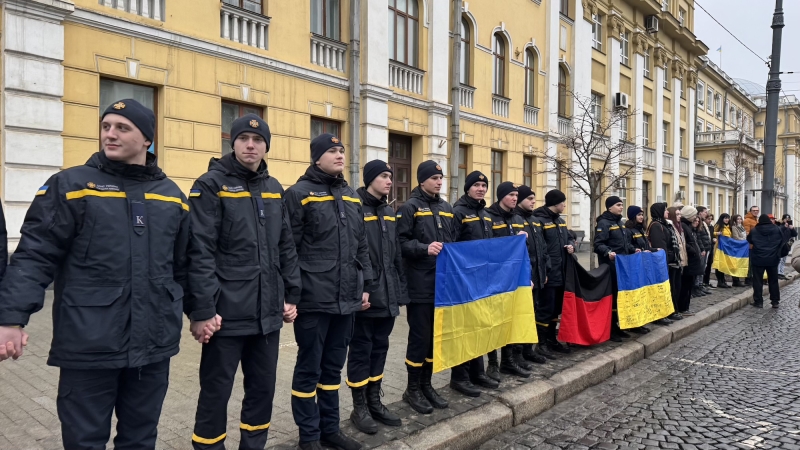 Вінничани утворили «живий ланцюг» у центрі міста до Дня Соборності України