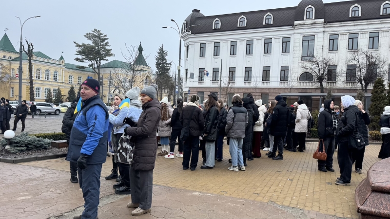 Вінничани утворили «живий ланцюг» у центрі міста до Дня Соборності України