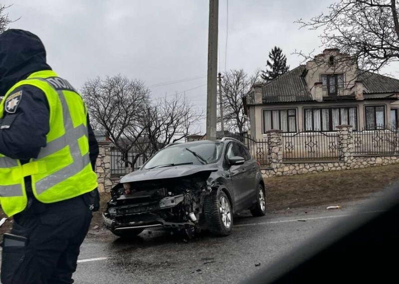 ДТП поблизу Тернополя: на місці працює поліція (ФОТО)