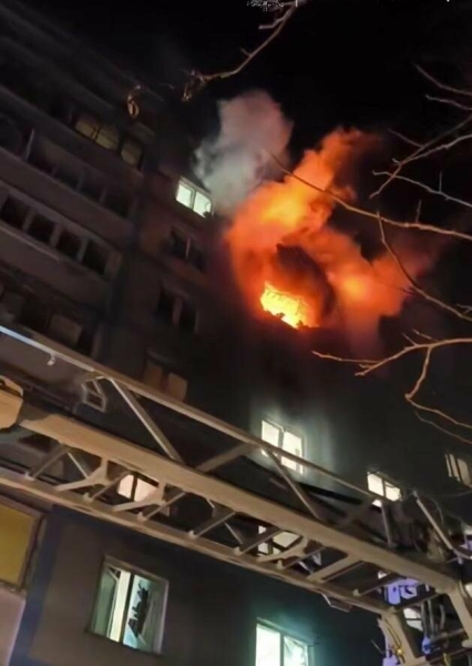 Російська армія атакувала Запоріжжя «Шахедами»: загорілася багатоповерхівка, щонайменше одна людина поранена