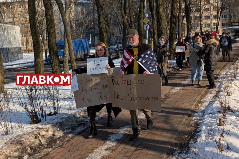 Громадяни США влаштували пікет під своїм посольством у Києві (фото, відео)