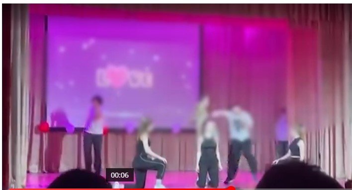 У школі під час вистави показали сценку побиття військового ТЦК: глядачі підтримали оплесками і реготом