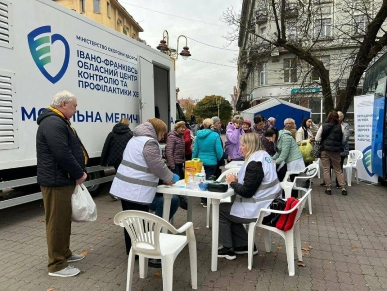 “Амбулаторії на колесах”: 19 областей отримали спеціальні мобільні медичні авто для виїздів