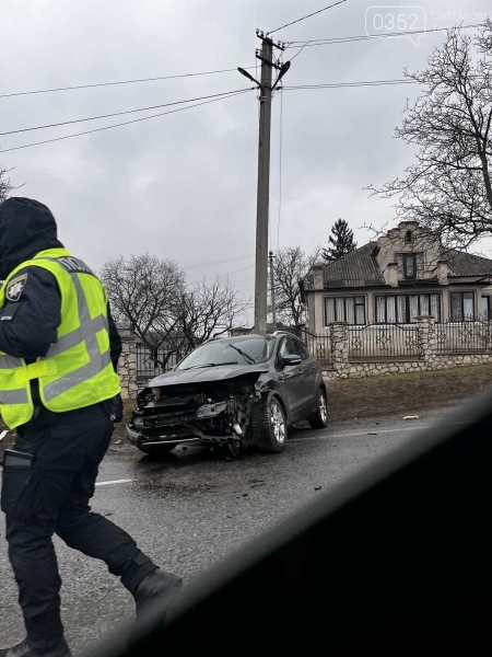 ДТП поблизу Тернополя: на місці працює поліція (ФОТО)